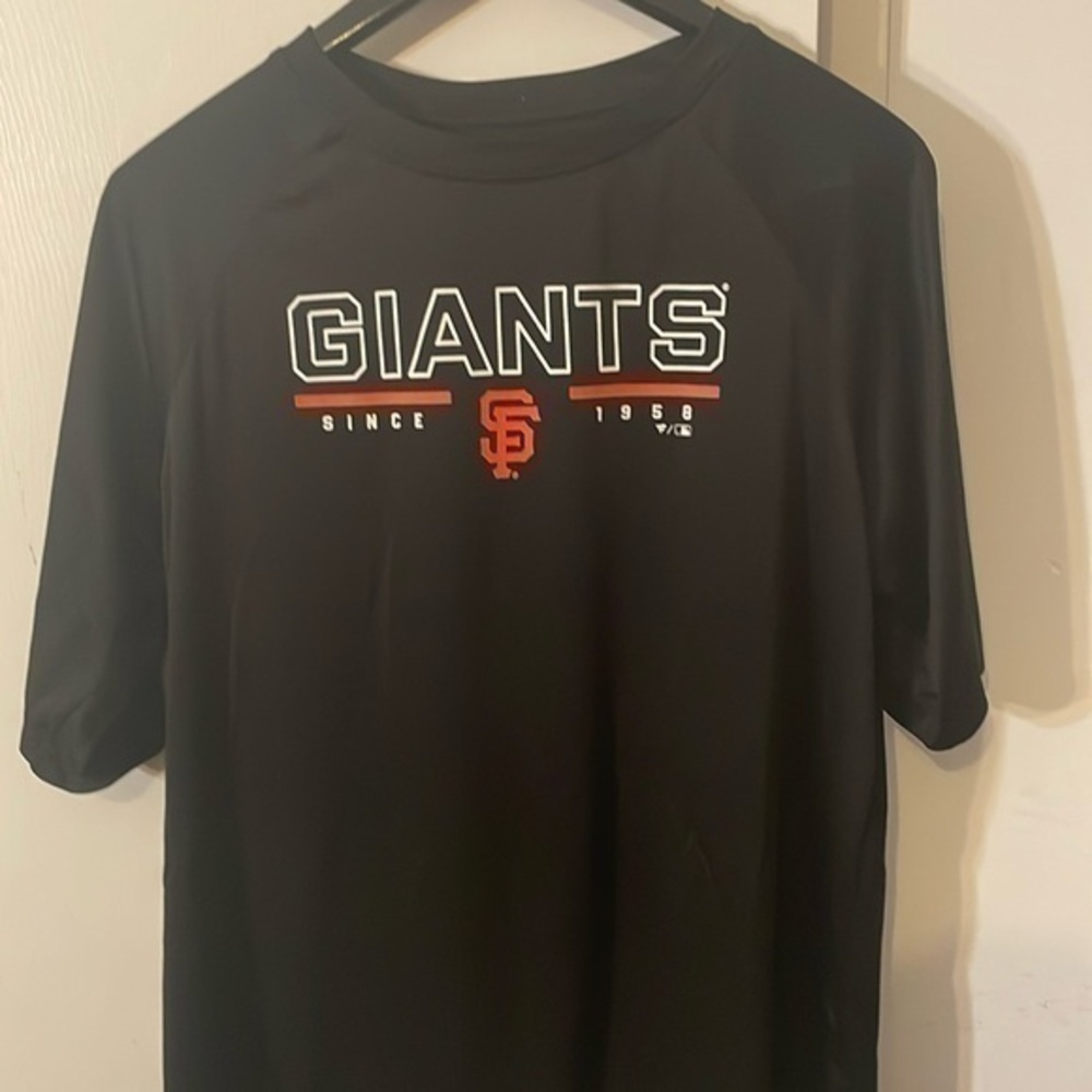 Authentic San Francisco Giants Fanatics Shirt.